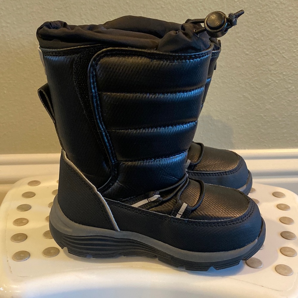 Land’s End size 8M snow boots